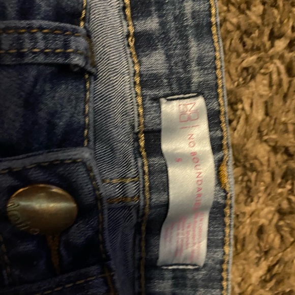 No boundaries size 5 flared at the bottom jeans - Picture 1 of 3